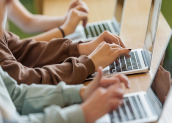 Detecting Cheaters in MLB The Show： How to Spot & Report