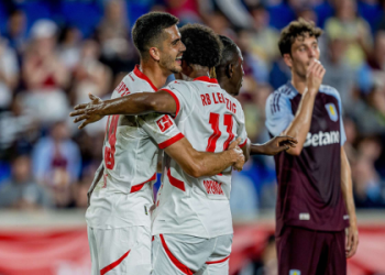 Using Lois Openda in FC 24: Best Tactics and Formations to Use