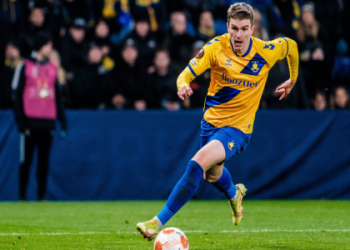 Jesper Lindstrøm FIFA 23 Gameplay Review (Is He a Good Player in the Game)