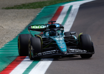 Need a Good F1 24 Bahrain Setup Controller? Use this to win the race.